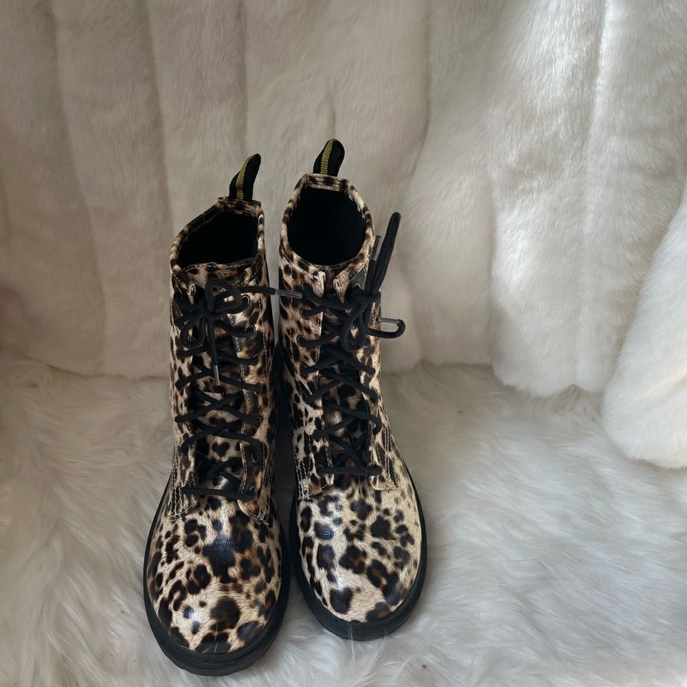 Arizona Jeans leopard prints lace up combat boots size7.5
